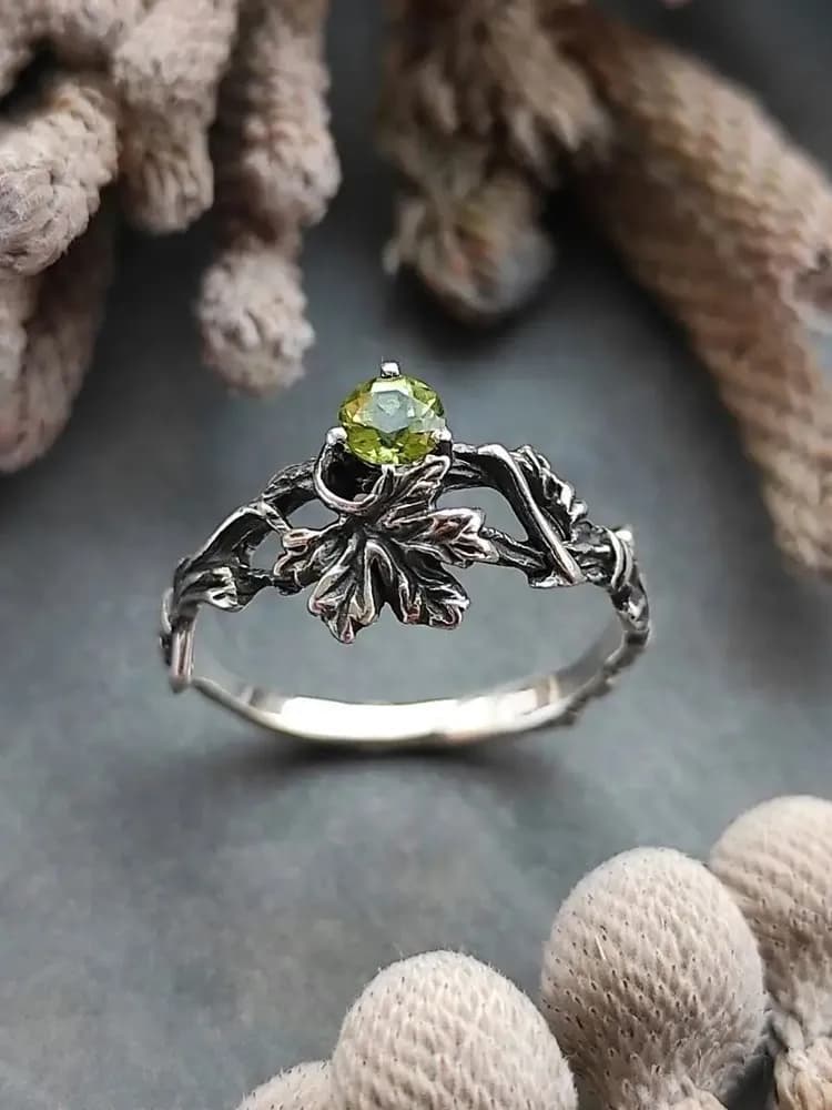 Кольцо с хризолитом натуральным серебро 925 - 1